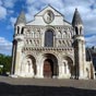 A l'poque de Lemonum (cit romaine de Poitiers), le quartier Notre Dame tait dense et proche des centres dvelopps autour du forum. Le mur nord de l'glise montre des vestiges d'une lvation antique (ou pr-romane) compose de briques et de pierres, avec un dbut d'arc, intgr dans le bti mdival. Notre Dame la Grande est mentionne pour la premire fois au Xe sicle, sous le nom latin Sancta Maria Major en rfrence  l'glise Sainte Marie Majeure de Rome. Elle possdait alors un double statut,  la fois paroisse et collgiale et dpendait des chanoines de la cathdrale. Rebtie au XIe sicle, elle est consacre par le futur pape Urbain II lors de son passage  Poitiers en juillet 1086. L'difice est alors plus court qu'aujourd'hui, se terminant par un clocher-porche occidental. Au dbut du XIIe sicle, l'glise connat de gros travaux: le clocher-porche est dmoli, deux traves sont ajoutes pour rallonger la nef, et la clbre faade est ralise (vers 1115-1130)